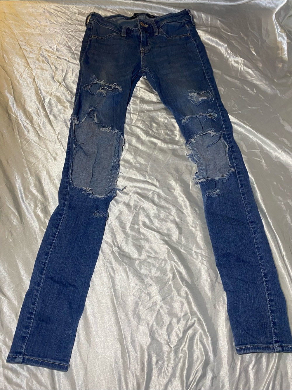 Hollister ripped jeans - Picture 5 of 10